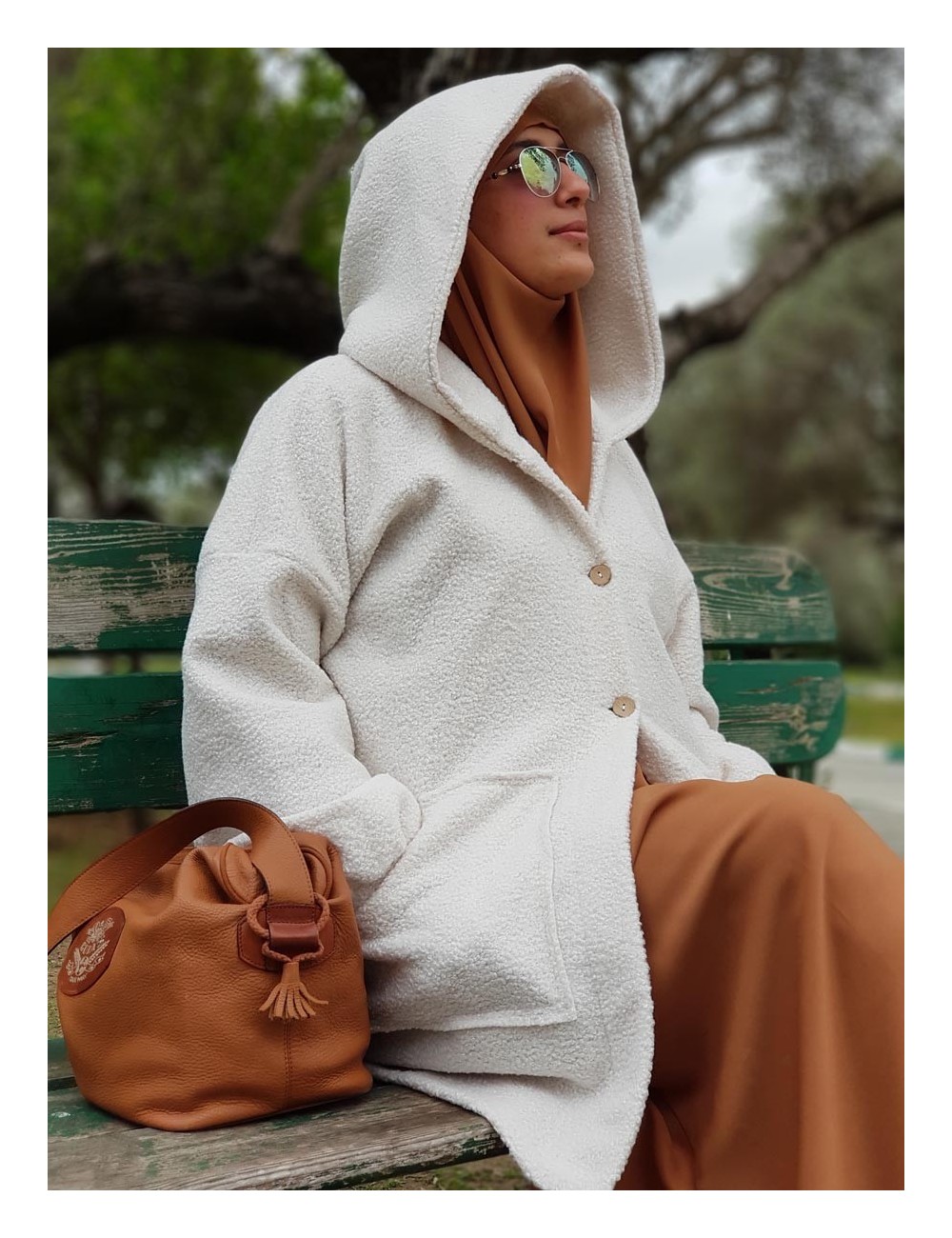 معطف لارا